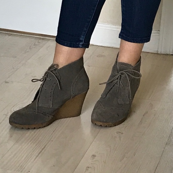 Mia gray felt wedges. Tan rubber sole. Size 9 - Picture 6 of 6